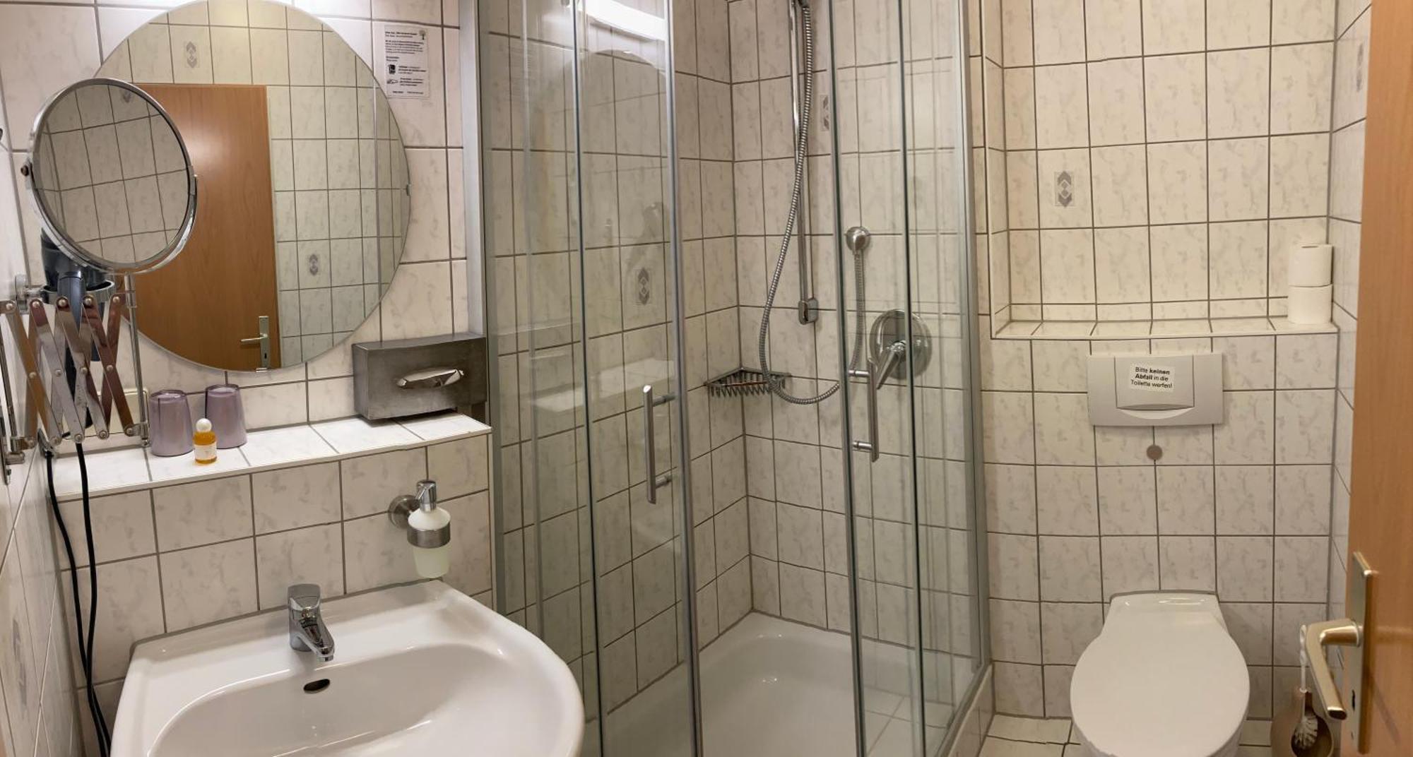 Hotel Adler Mit Gasthaus Haßmersheim Habitación foto